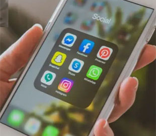 Apple розробляє iPhone 16 з покращеними технологіями зарядки