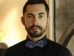 Бєдняков показав, як Росія "зомбує" мешканців Маріуполя пропагандою: "Возять машину з телевізором"