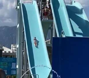 Худая девушка в аквапарке рассмешила пользователей Instagram