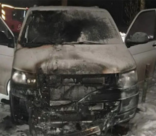Суд продовжив арешт дівчини, яка підпалила автомобілі в Калуші за наказами з Telegram