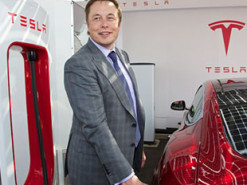 Илон Маск опустился на третью строчку в рейтинге богатейших людей мира