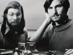 Легендарний комп'ютер Apple створив українець: що відомо про Стіва Возняка та яку роль відіграв Стів Джобс