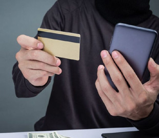 На Буковині жінка привласнила гроші сусідки з банківської картки