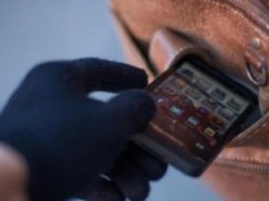 Через неуважність жінка втратила мобільний за 20 тисяч гривень