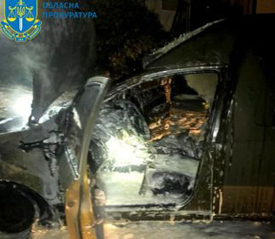 По 6 років тюрми отримали двоє чоловіків, які на замовлення інтернет-кураторів з рф спалили авто військових 