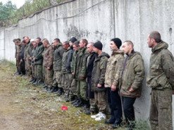 У лакованих туфлях та напрасованих брюках: ЗСУ взяли цікавих полонених (фото)