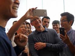 Глава Apple отправился в Китай, чтобы исправить ситуацию с «неутешительными» продажами новых смартфонов