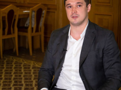 Украинских чиновников хотят перевести на мобильные телефоны с защищенной связью
