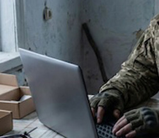 На Сумщині шахраї ошукали захисника України, який купував запчастини для дрона на фронт