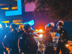 Школьник создал приложение, которое автоматически записывает разговоры с полицией