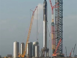 SpaceX собрала самую высокую ракету в истории