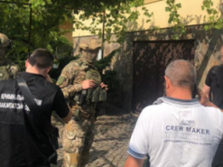 Прокуратура взялася за двох митників, яких затримали на хабарі