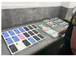 Львівські митники викрили на кордоні мільйонну контрабанду IPhone