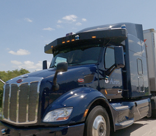 FedEx начала доставлять посылки на дальние расстояния автономными грузовиками