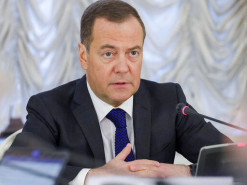 Дмитро Медведєв погрожує повністю перекрити газ Європі у разі введення ліміту цін