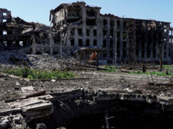 У Маріуполі мешканці намагаються знайти ліки та електроенергію, щоб зарядити телефон (фото)