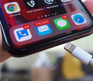 Apple избавится от разъемов и проводов в новых iPhone