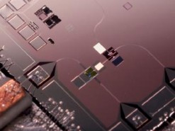 Немецкие физики создали гибридную квантовую микросхему