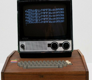 Оригинальный компьютер Apple, выпущенный 45 лет назад, продали за 1,5 миллионов долларов