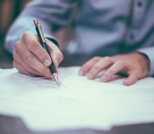 Онлайн-торговля и сфера обслуживания стали лидерами по нарушению «языкового закона»