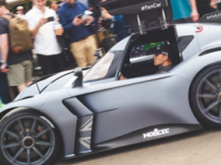 Необычный электромобиль установил рекорд на фестивале скорости