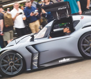 Необычный электромобиль установил рекорд на фестивале скорости