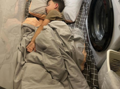 Ксенія Мішина показала, як з 11-річним сином спала на підлозі у ванній під час нічної атаки на Київ