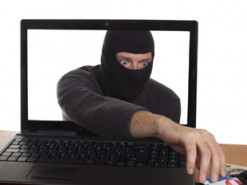 Полицейские задержали интернет-аферистов, «продававших» подержанные иномарки с еврономерами