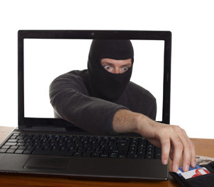 Полицейские задержали интернет-аферистов, «продававших» подержанные иномарки с еврономерами