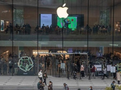 Гендиректор Apple получил от компании акций на $750 млн