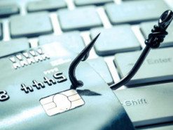 Интернет-мошенники украли деньги с карты доверчивого мужчины