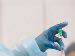 Гроші за щеплення виплачуватимуться через «Дію» — Шмигаль