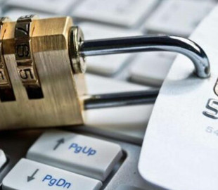 Чого не варто робити українцям, щоб перед святами не заблокували картку