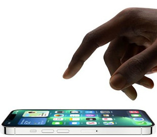 На Apple подали в суд из-за зарядных устройств для iPhone