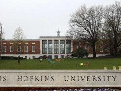 В США вузы судятся с правительством из-за высылки иностранных студентов