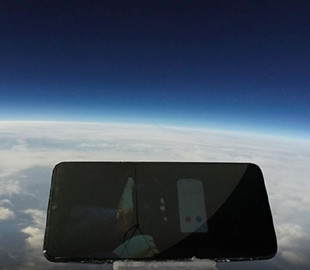 Китайский смартфон пережил падение с высоты более 30 000 метров