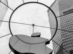 Apple видалила десятки програм з російського App Store, значно перевиконавши вимоги уряду