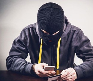 Через звичайну смс чоловік втратив 55 тисяч гривень