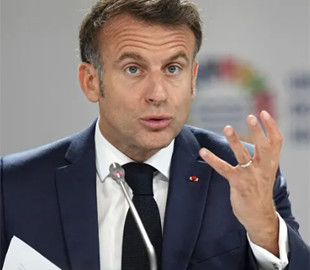 Макрон запускає прискорену процедуру ухвали закону про заборону соцмереж для дітей до 15 років