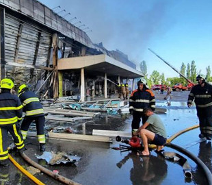 Как выглядит Кременчугский ТЦ после ракетного удара: спутниковые снимки