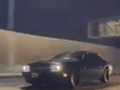 Бортовая камера Tesla сняла неудачную попытку Dodge сыграть в «шашки»