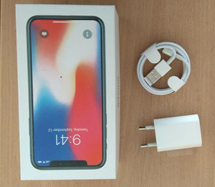 Таможенники устроили распродажу iPhone: сколько получил бюджет