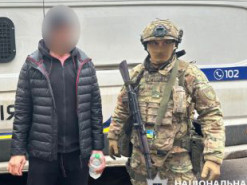 Поліцейські затримали злочинну групу, яка крала гроші з карток українців