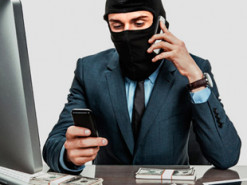 Телефонный разговор с «сотрудником банка» стоил женщине 71 тыcячу гривeн