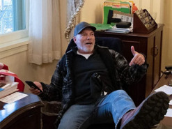 ФБР использует цифровое отслеживание для поиска участников беспорядков в Капитолии