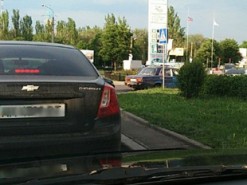 Жители Донецка жалуются в социальных сетях на очереди за бензином и высокие цены