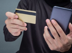 На понад 49 тис. грн ошукав чернівчанку псевдобанкір