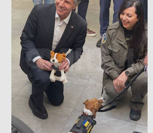 Блінкен у Києві потоваришував із псом-сапером Патроном (фото)