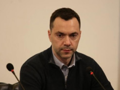 Арестович попередив про інформаційну операцію РФ: «Ніхто нічого не здаватиме»