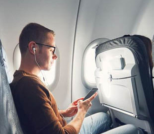 В Украине теперь можно пользоваться мобильной связью в самолетах